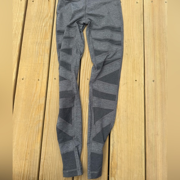 Special Edition Lululemon Grey 27” Wunder Under HR With Mesh Design - Picture 7 of 13